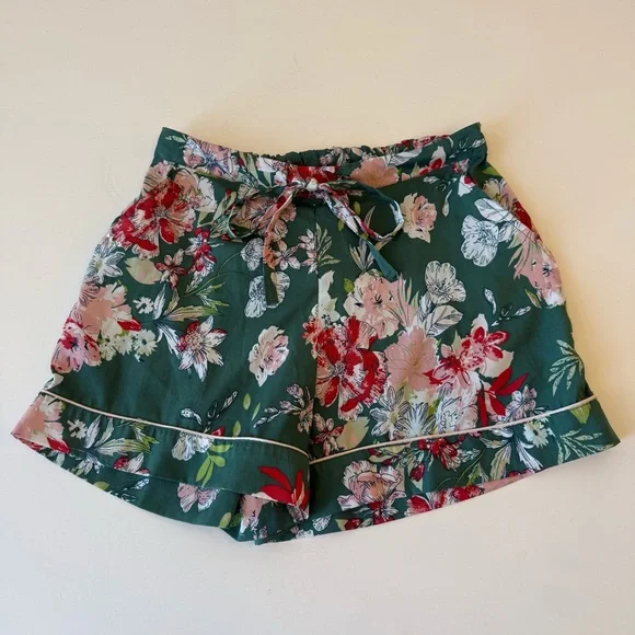 Women’s Spring Floral Green, Pink Pajama Shirt and Shorts Set, Lightweight, EUC - Picture 3 of 10